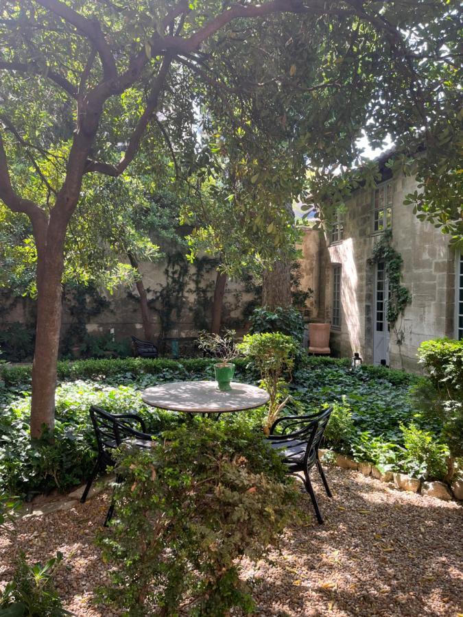 Face Au Palais Bed & Breakfast Avignon Exterior photo