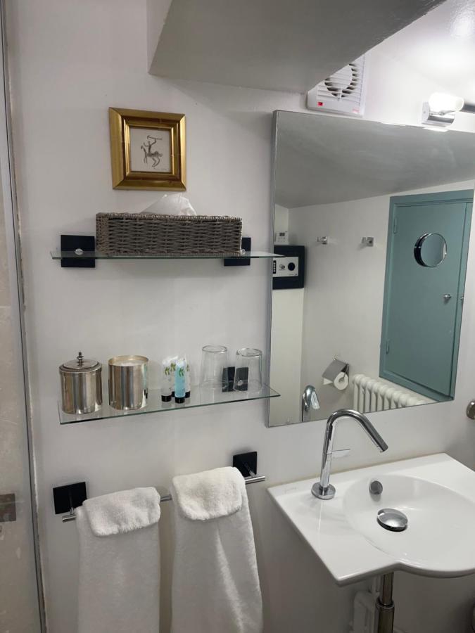Face Au Palais Bed & Breakfast Avignon Exterior photo