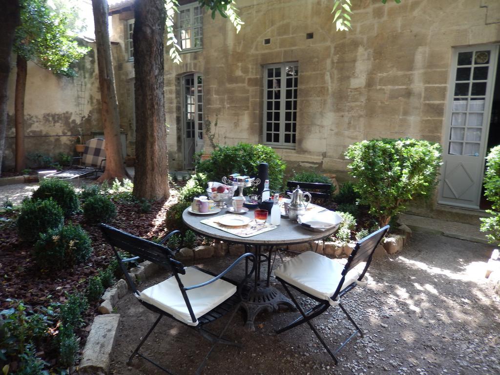 Face Au Palais Bed & Breakfast Avignon Room photo