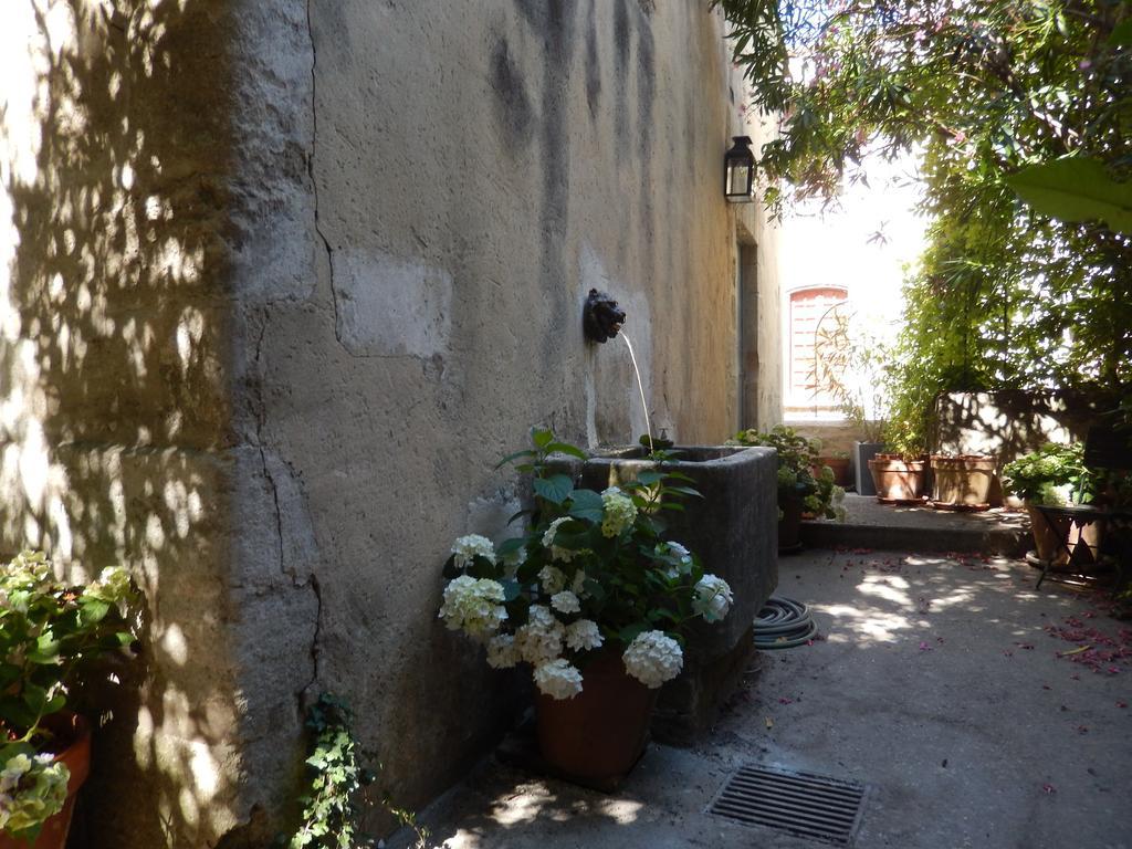 Face Au Palais Bed & Breakfast Avignon Exterior photo